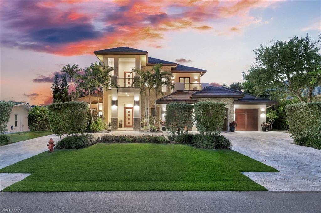 875 Wedge Dr, Naples, FL 34103-8