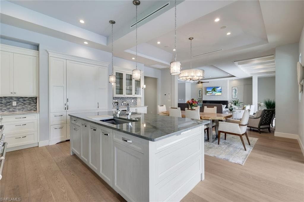 875 Wedge Dr, Naples, FL 34103-15