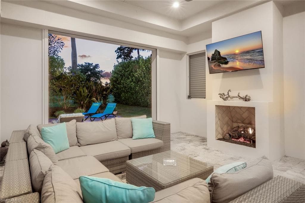 875 Wedge Dr, Naples, FL 34103-22