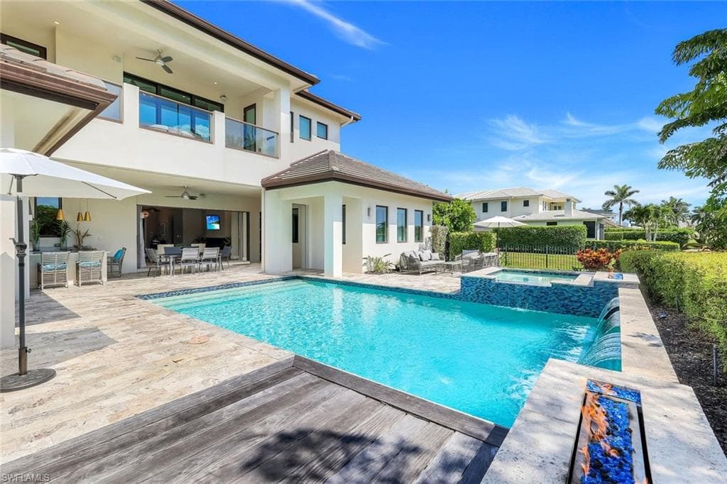 875 Wedge Dr, Naples, FL 34103-24