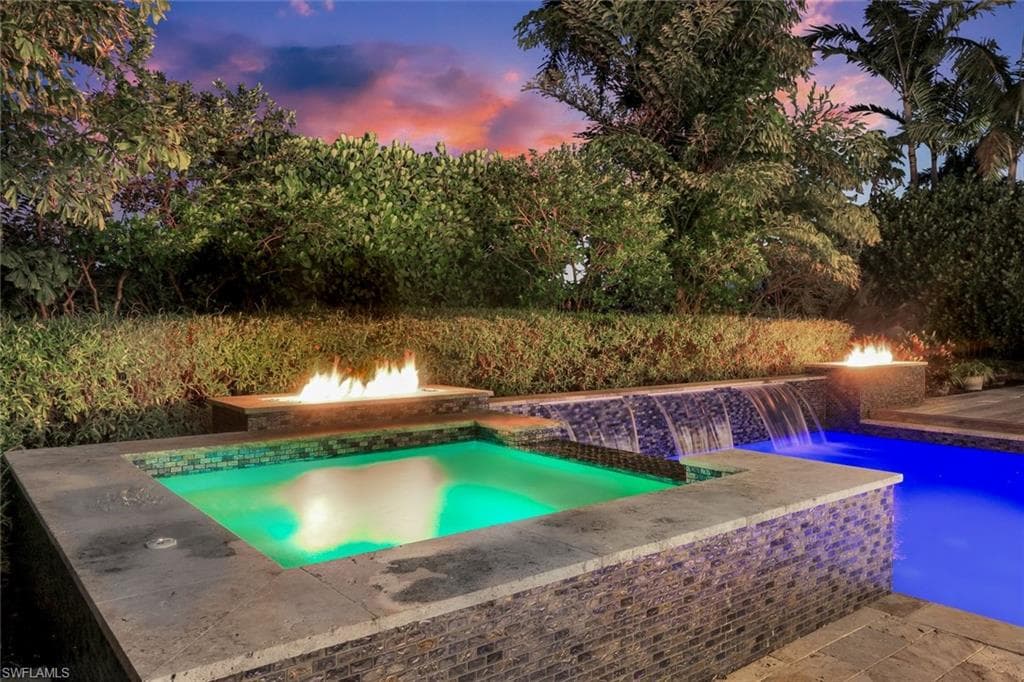 875 Wedge Dr, Naples, FL 34103-28