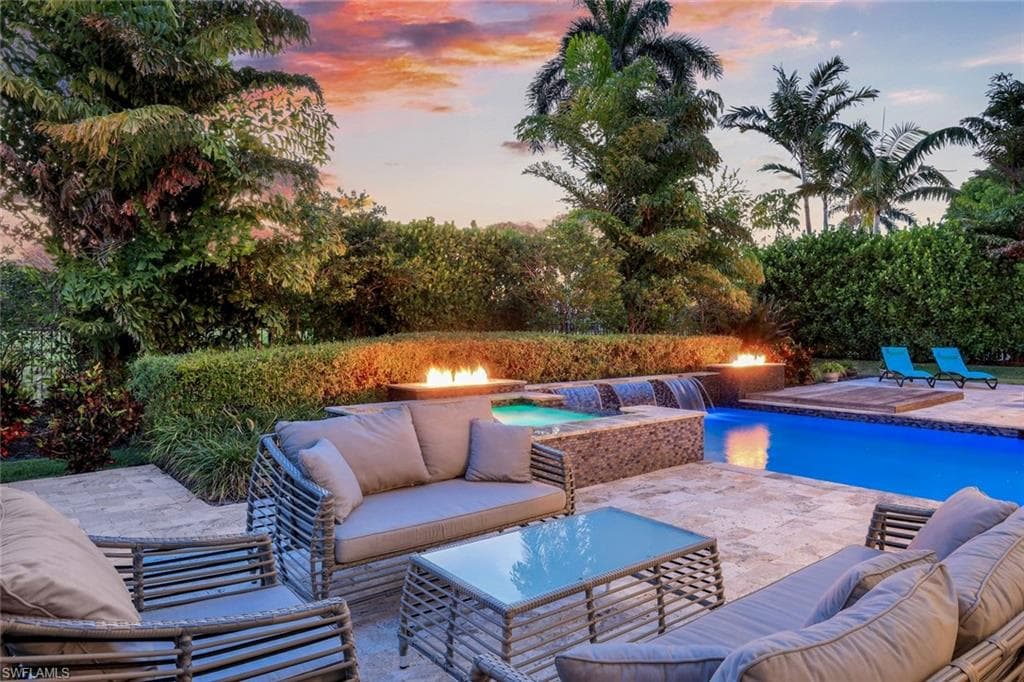 875 Wedge Dr, Naples, FL 34103-29