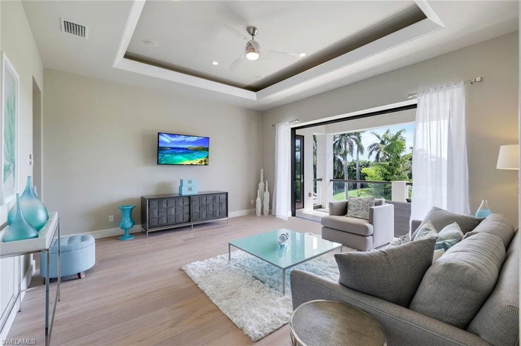 875 Wedge Dr, Naples, FL 34103-35