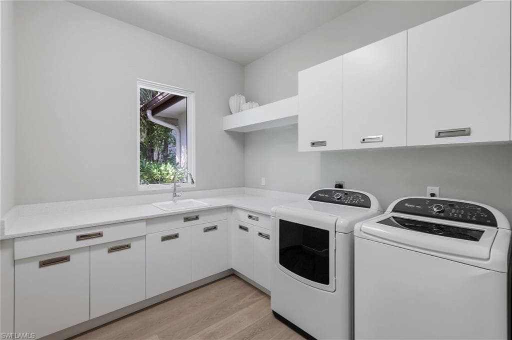 875 Wedge Dr, Naples, FL 34103-46