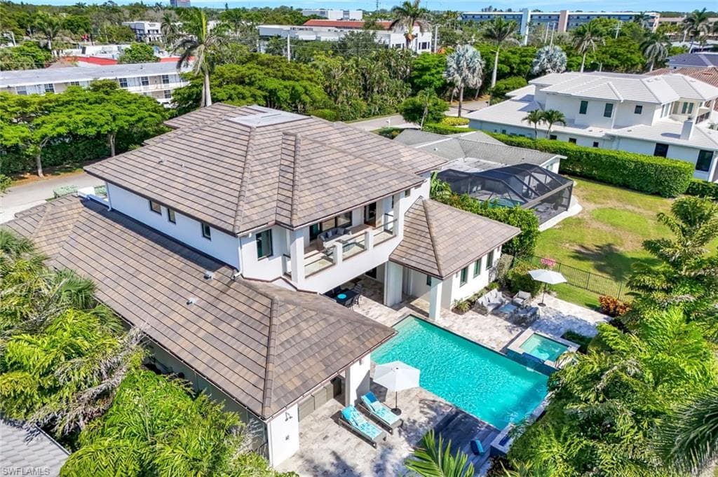 875 Wedge Dr, Naples, FL 34103-6