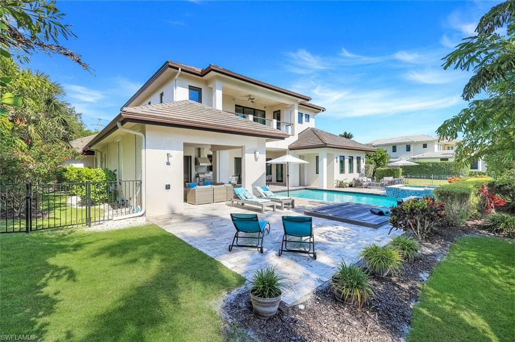 875 Wedge Dr, Naples, FL 34103-7