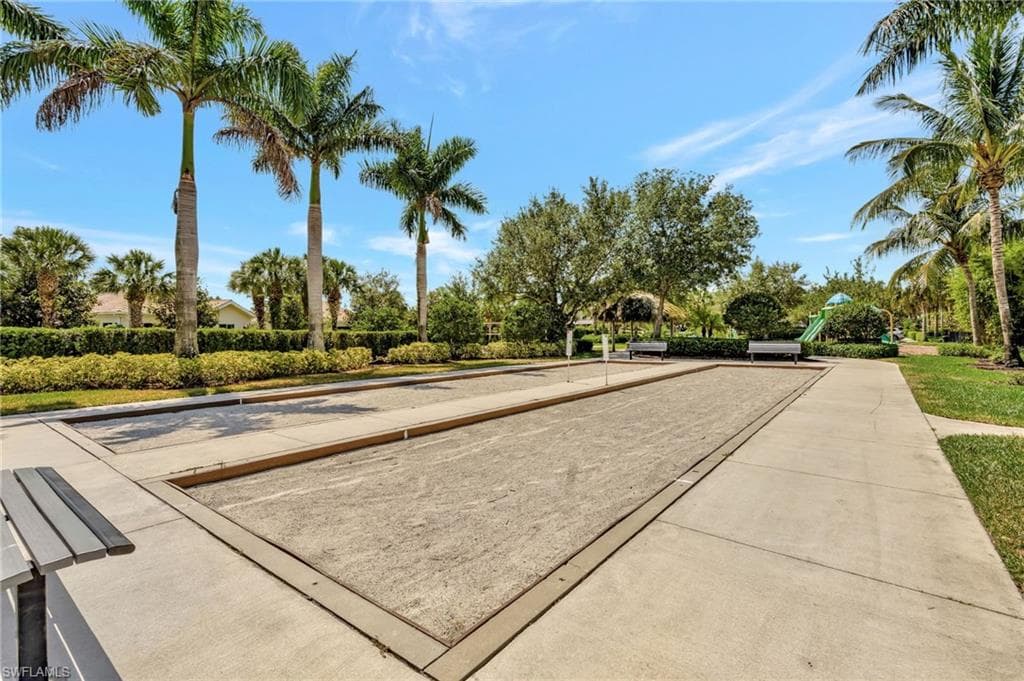 2131 Hamlin St, Naples, FL 34120-32