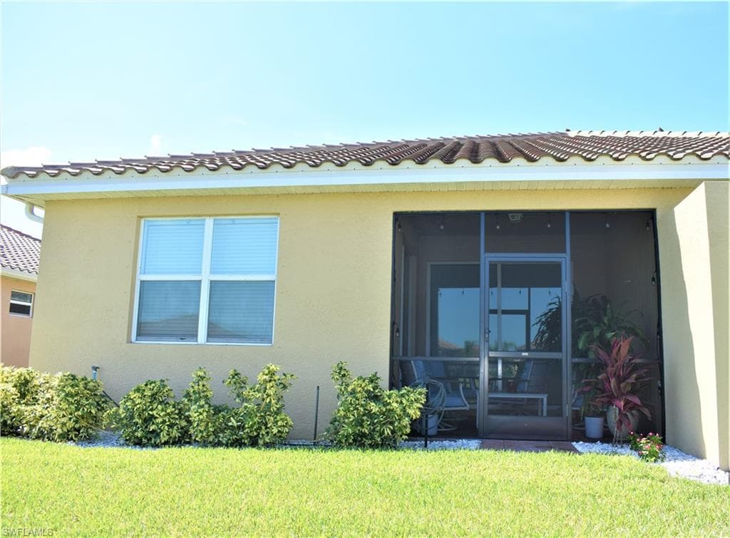 1775 Alameda Dr, Naples, FL 34120-27
