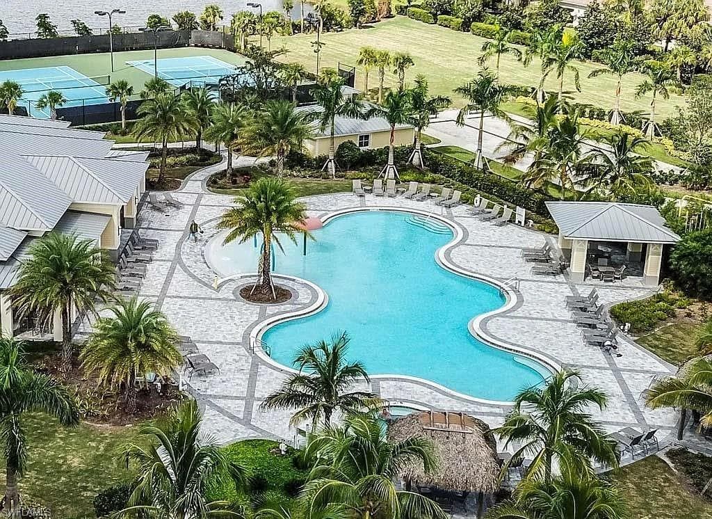 1775 Alameda Dr, Naples, FL 34120-31
