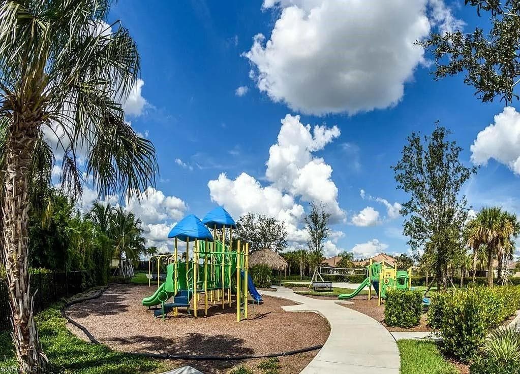 1775 Alameda Dr, Naples, FL 34120-34