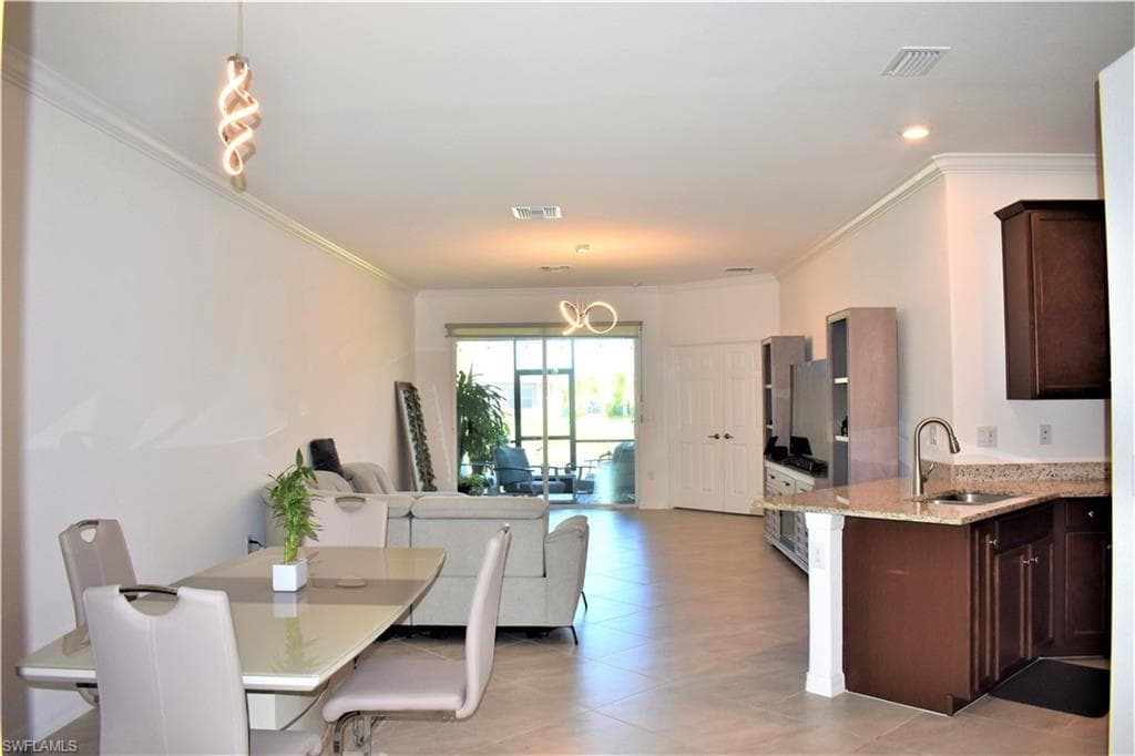 1775 Alameda Dr, Naples, FL 34120-5