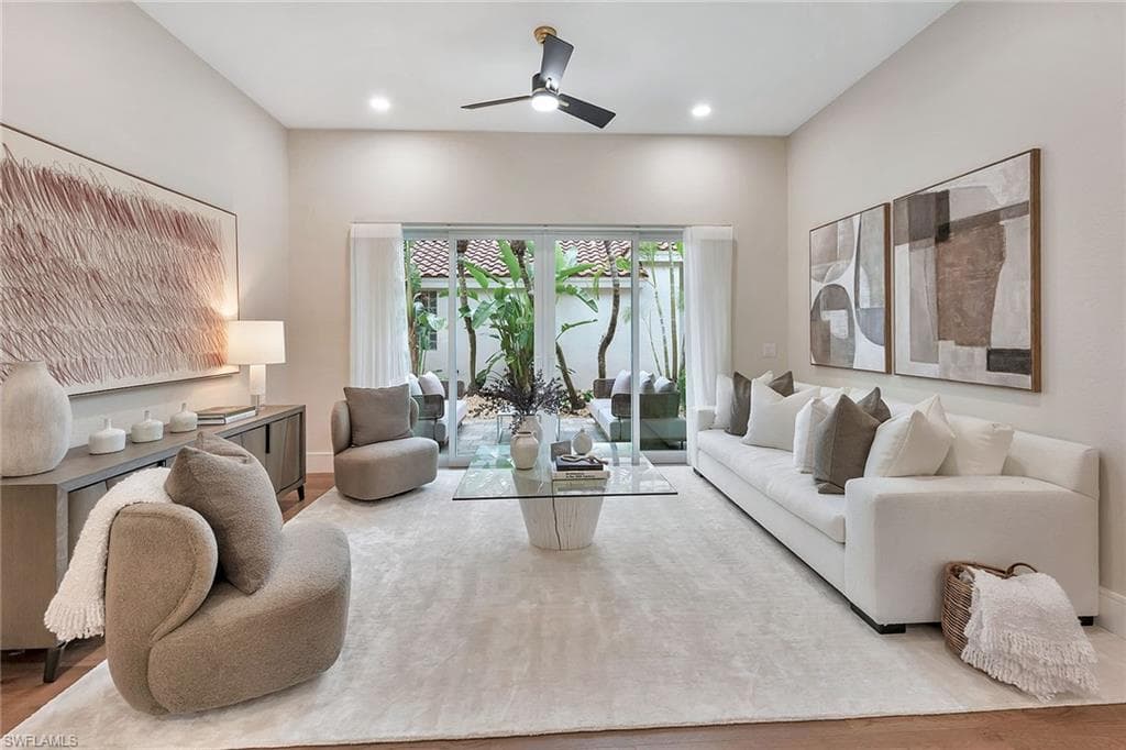 917 Tierra Lago Way, Naples, FL 34119-10