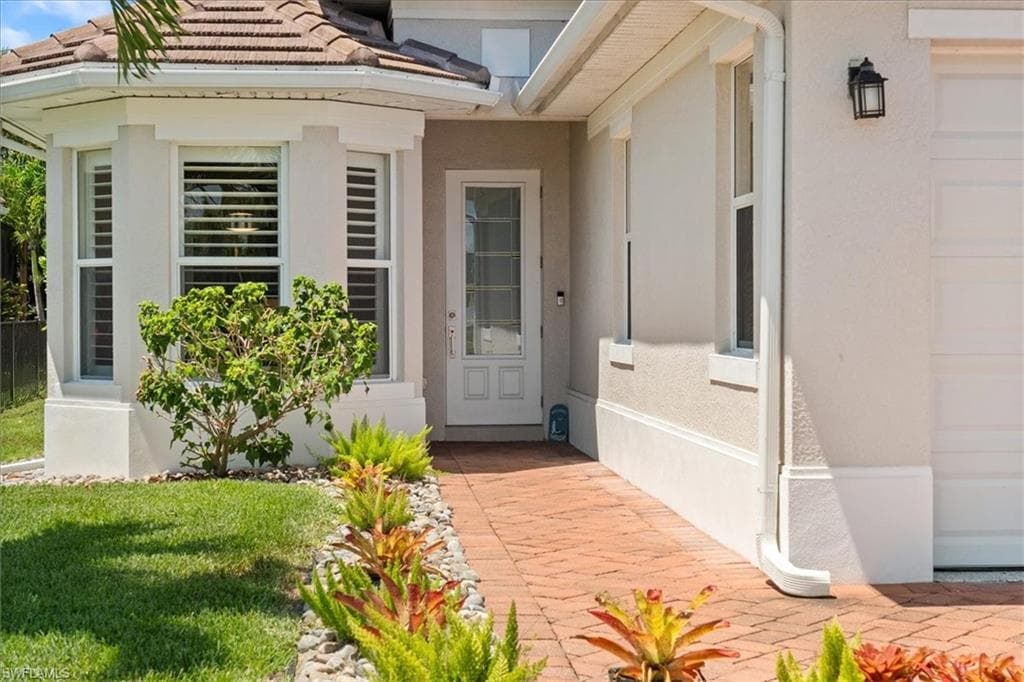2705 Linda Dr, Naples, FL 34112-10
