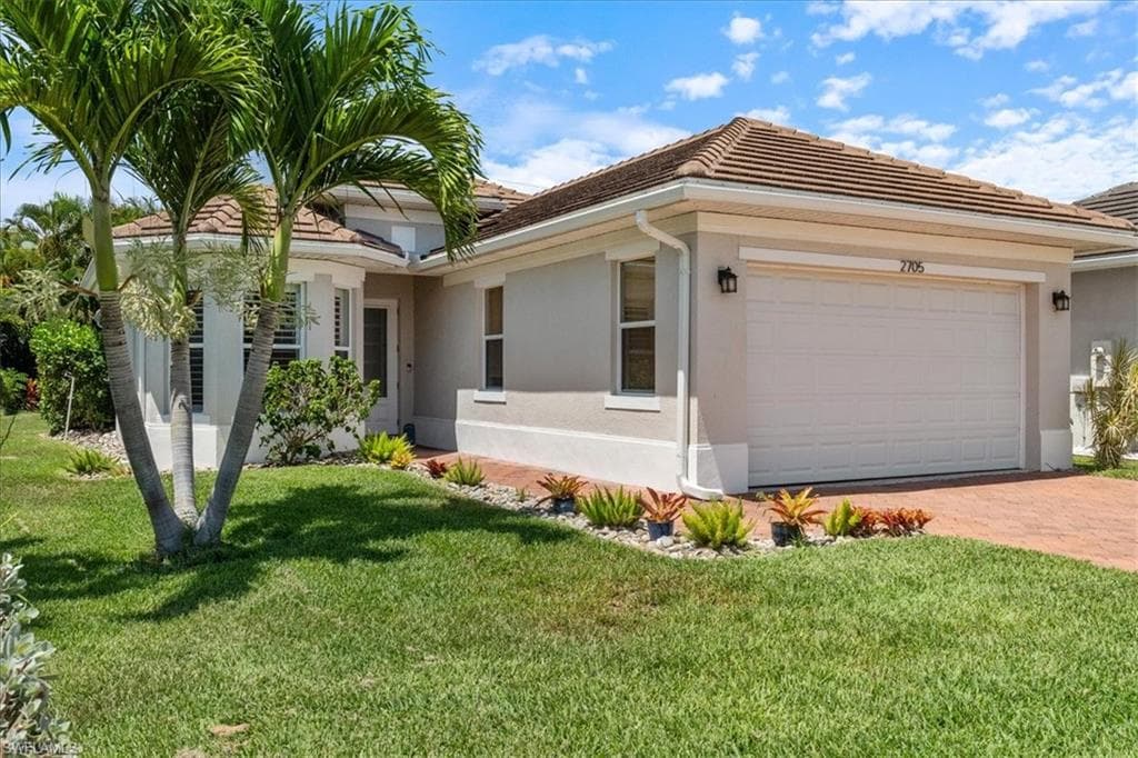 2705 Linda Dr, Naples, FL 34112-1