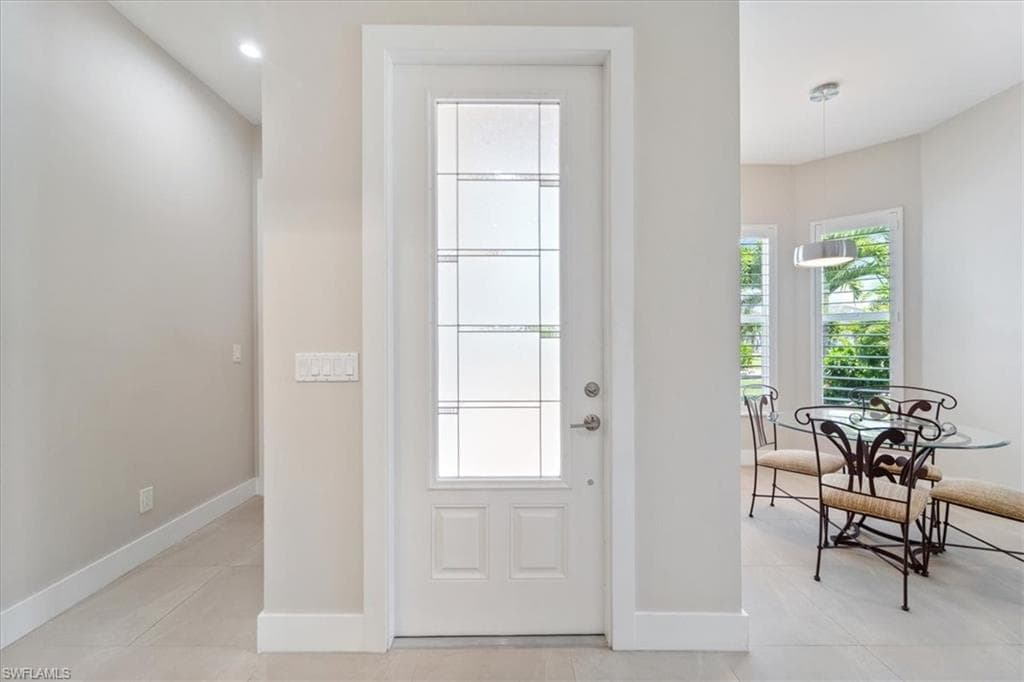 2705 Linda Dr, Naples, FL 34112-30