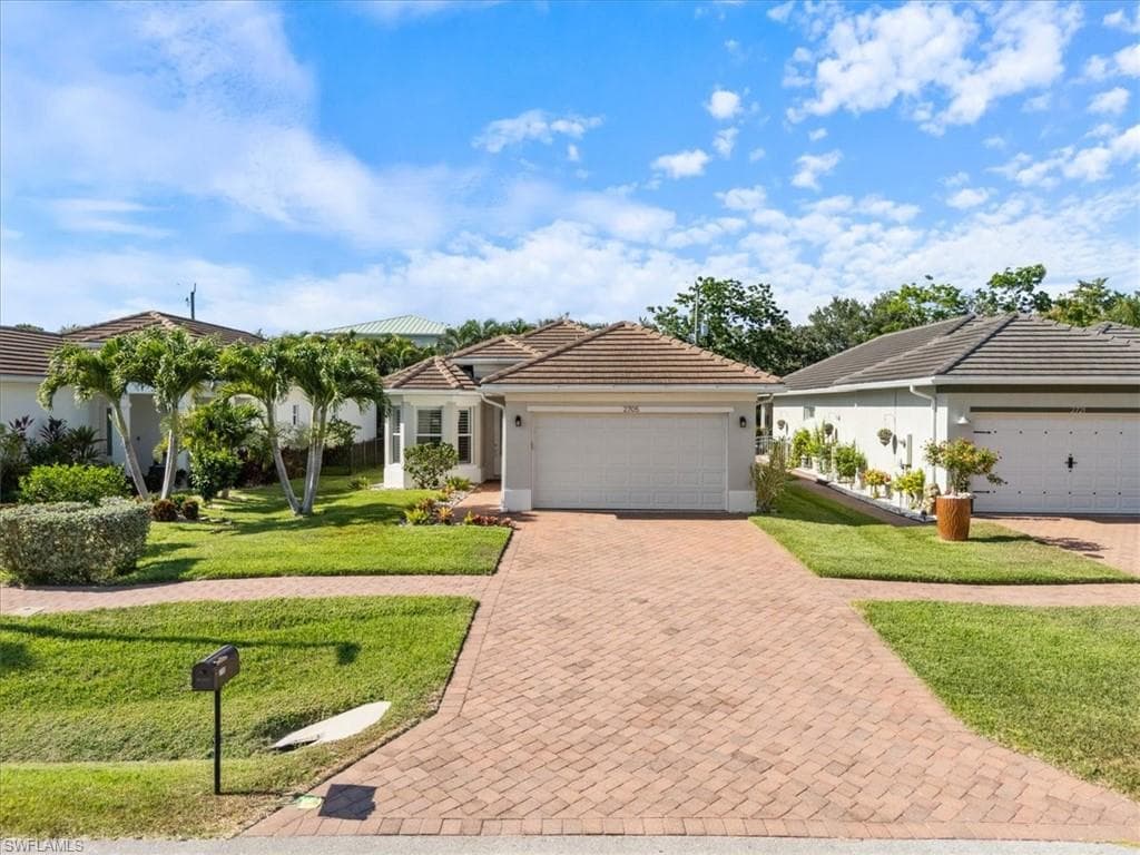 2705 Linda Dr, Naples, FL 34112-31