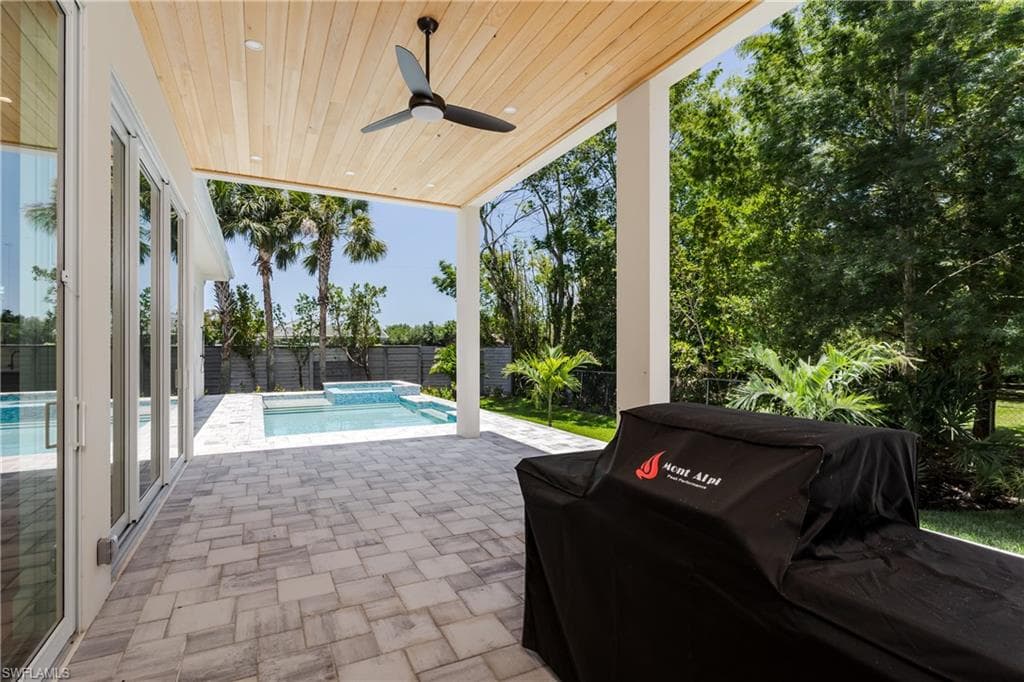 2854 Coach House Way, Naples, FL 34105-34