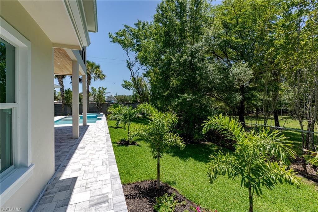 2854 Coach House Way, Naples, FL 34105-38