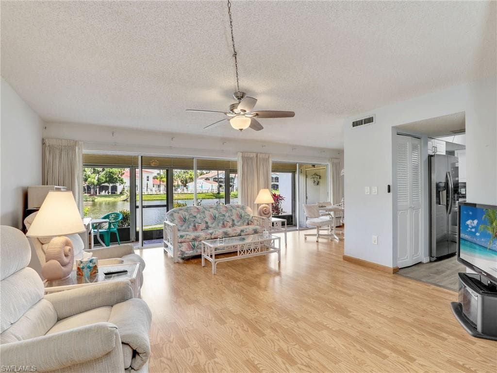 5479 Peppertree Dr 13, Fort Myers, FL 33908-3