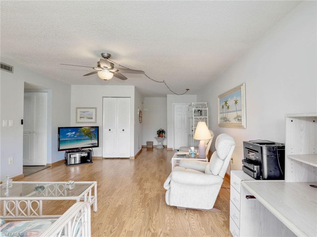 5479 Peppertree Dr 13, Fort Myers, FL 33908-6