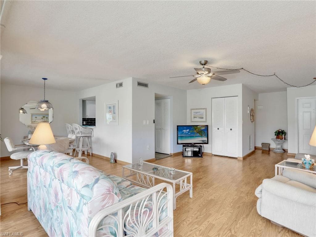 5479 Peppertree Dr 13, Fort Myers, FL 33908-7