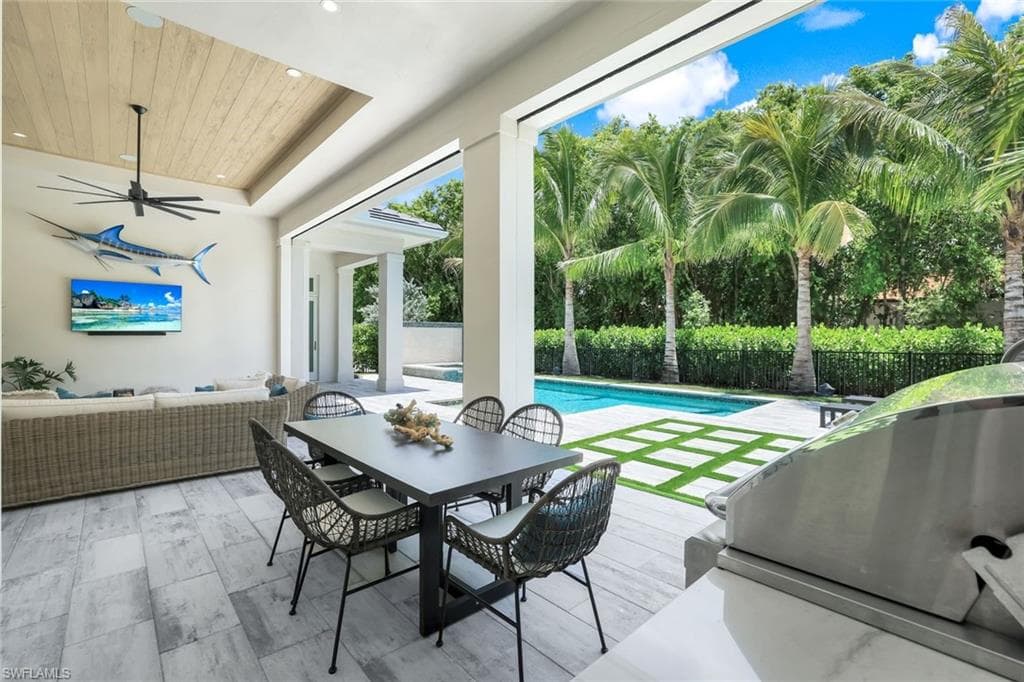 6630 Palisades Ave, Naples, FL 34109-32