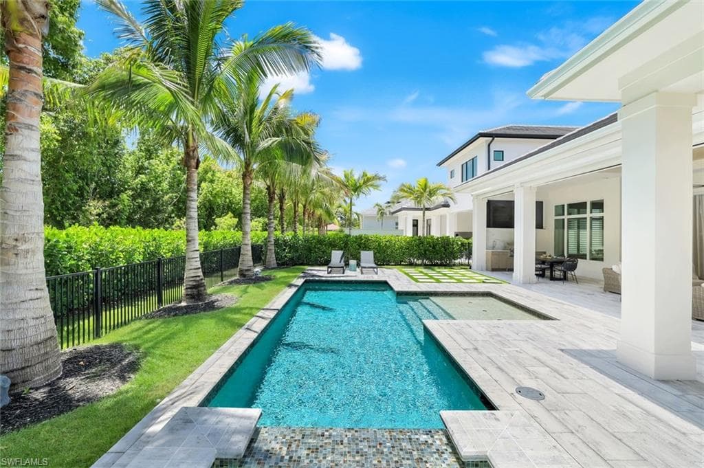 6630 Palisades Ave, Naples, FL 34109-34