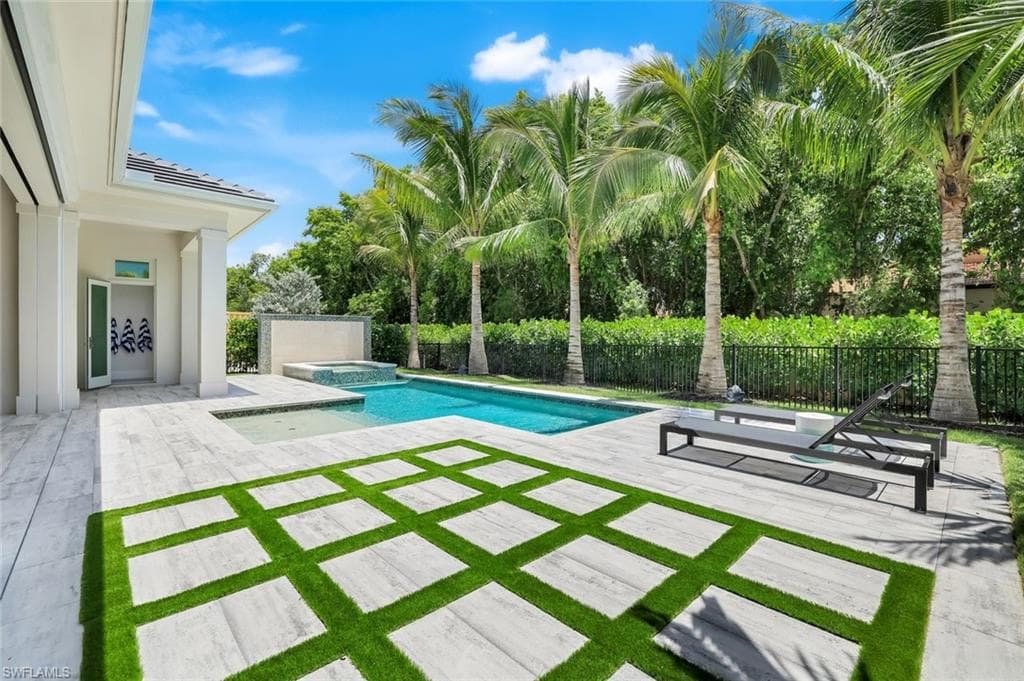 6630 Palisades Ave, Naples, FL 34109-35