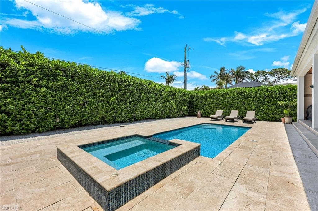 1167 22nd Ave N, Naples, FL 34103-17