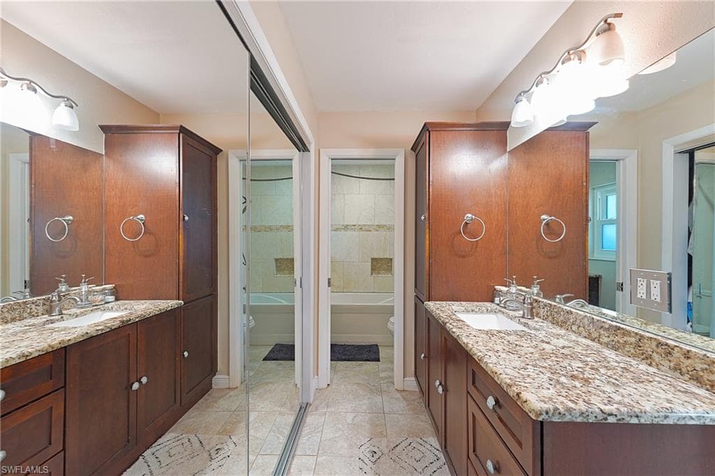 2366 Woodland Ter, Fort Myers, FL 33907-8