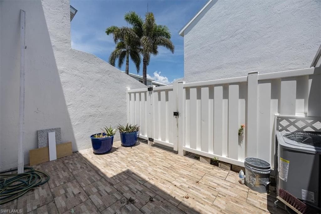 18008 San Carlos Blvd 27, Fort Myers Beach, FL 33931-19