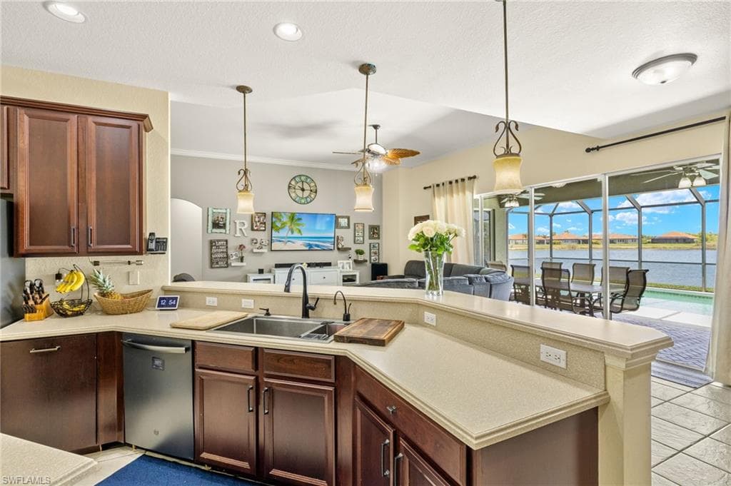 2115 Grove Dr, Naples, FL 34120-10