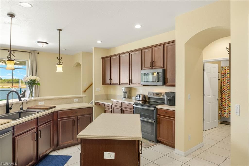 2115 Grove Dr, Naples, FL 34120-12