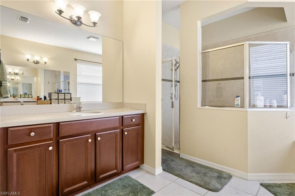 2115 Grove Dr, Naples, FL 34120-16