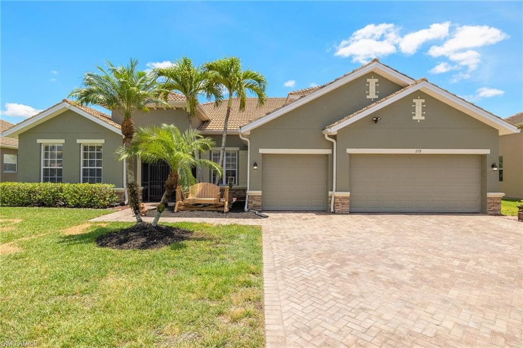 2115 Grove Dr, Naples, FL 34120-1