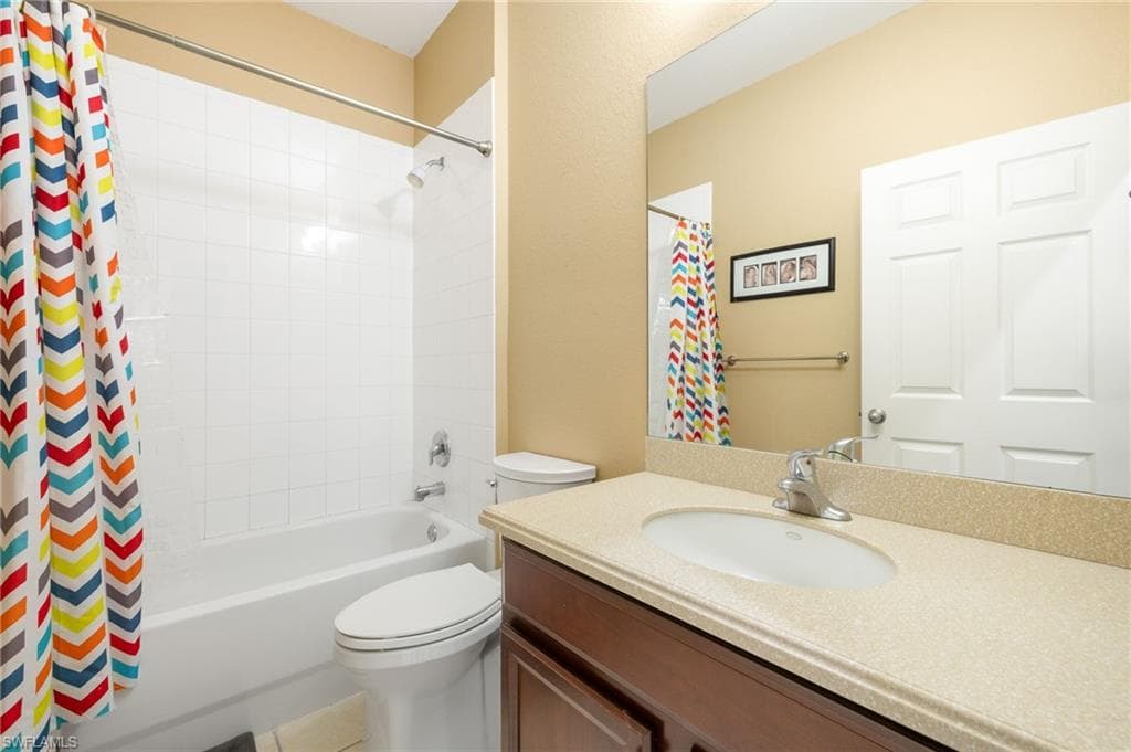 2115 Grove Dr, Naples, FL 34120-23
