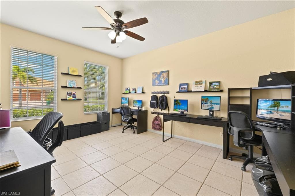 2115 Grove Dr, Naples, FL 34120-25