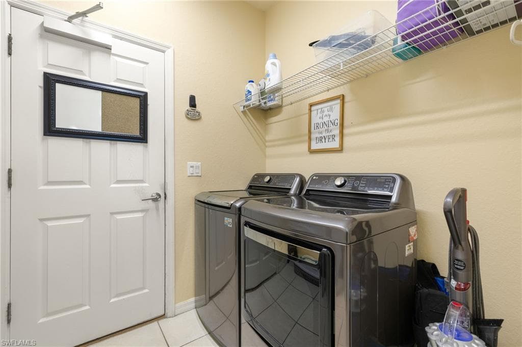 2115 Grove Dr, Naples, FL 34120-27
