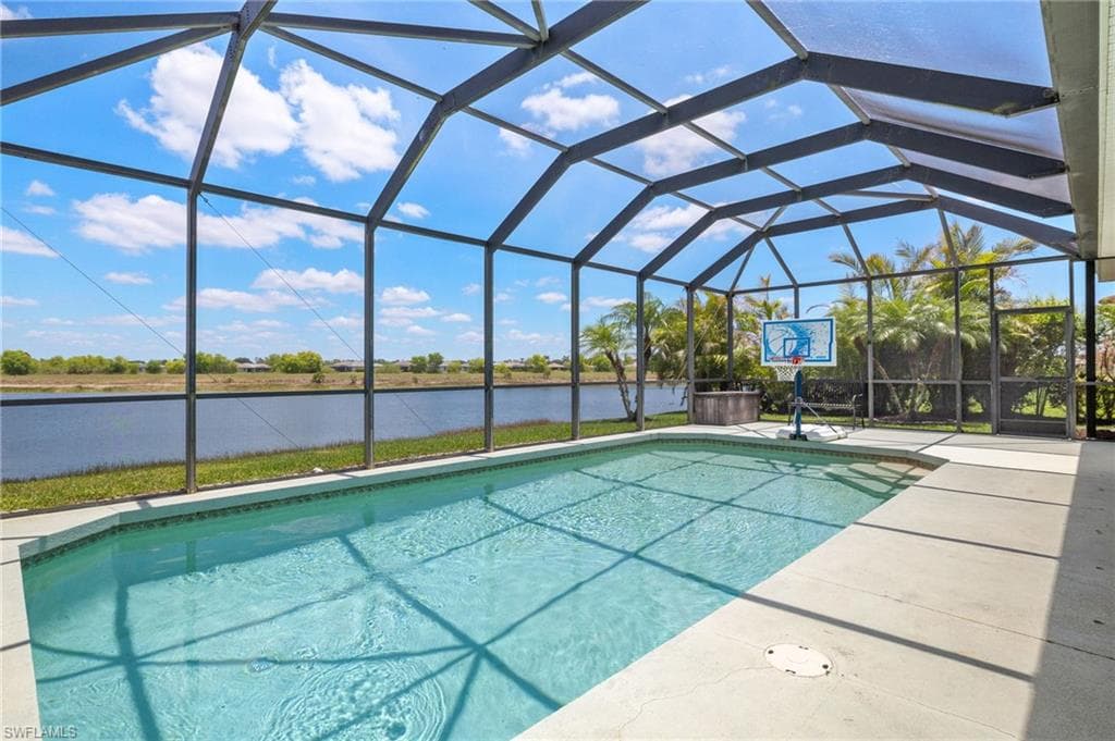2115 Grove Dr, Naples, FL 34120-30