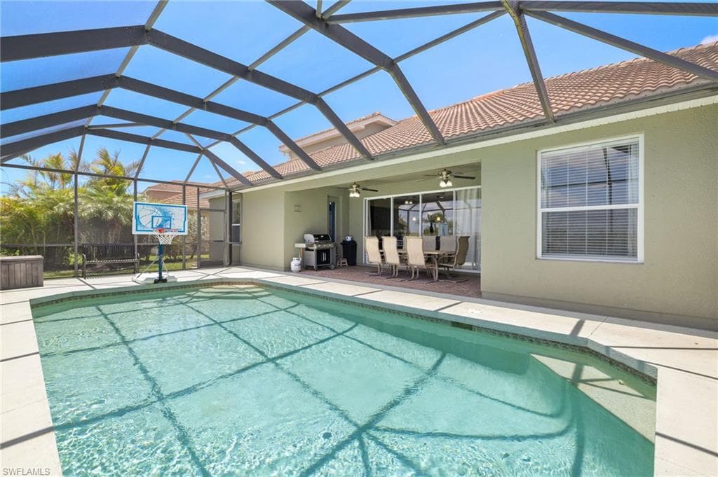 2115 Grove Dr, Naples, FL 34120-31