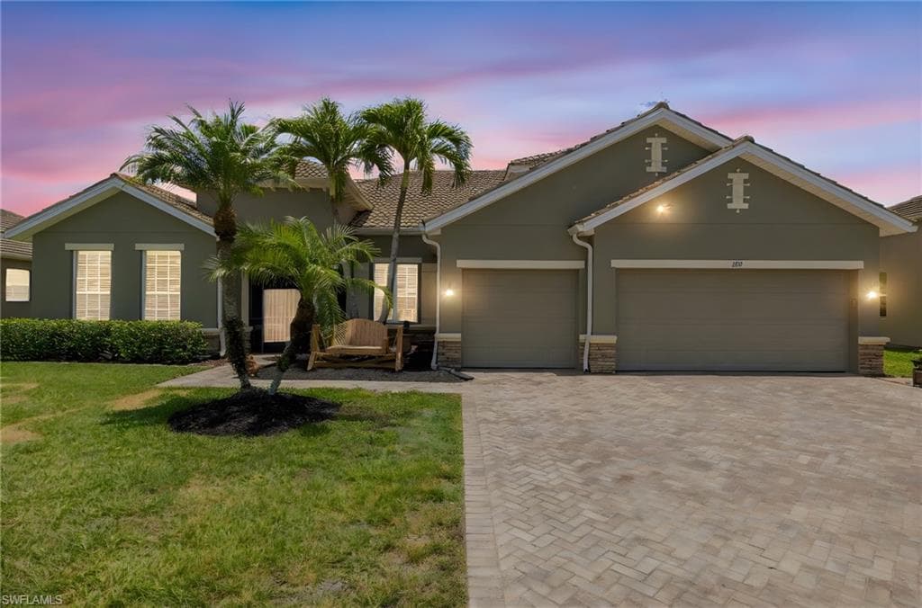 2115 Grove Dr, Naples, FL 34120-3