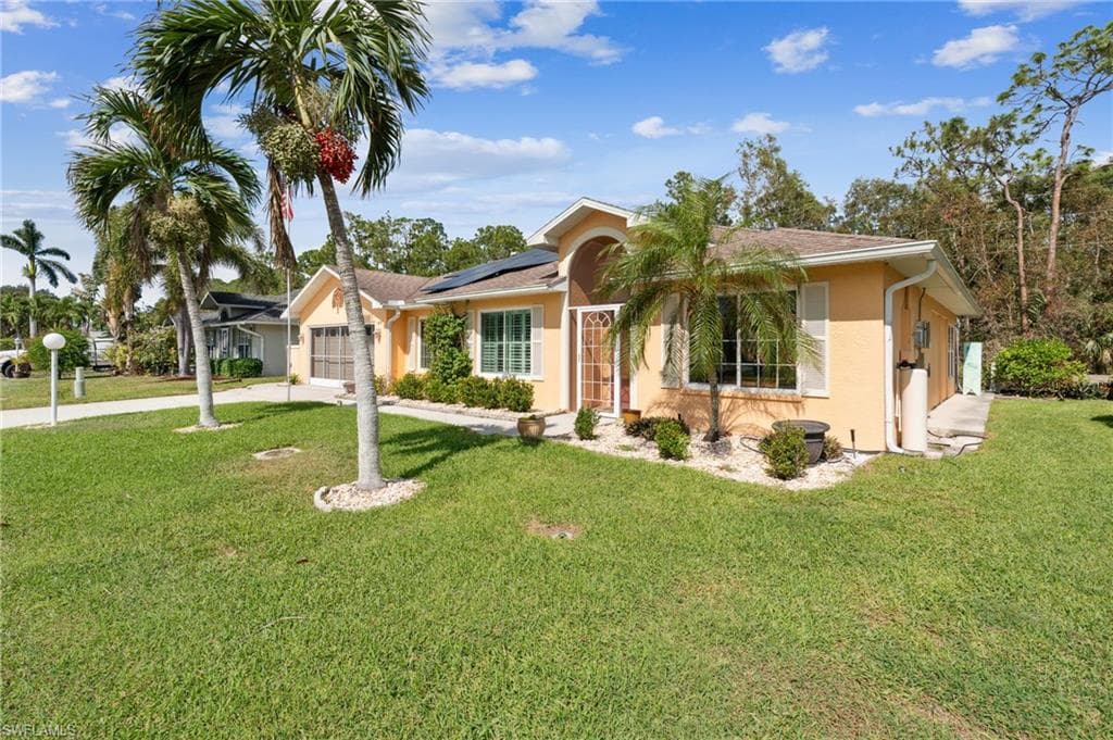 877 Charlemagne Blvd, Naples, FL 34112-25
