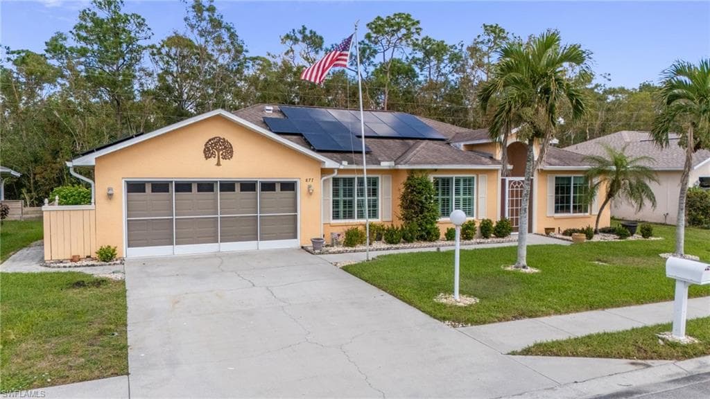 877 Charlemagne Blvd, Naples, FL 34112-3