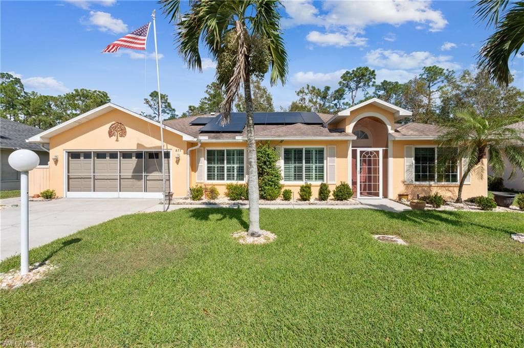 877 Charlemagne Blvd, Naples, FL 34112-4