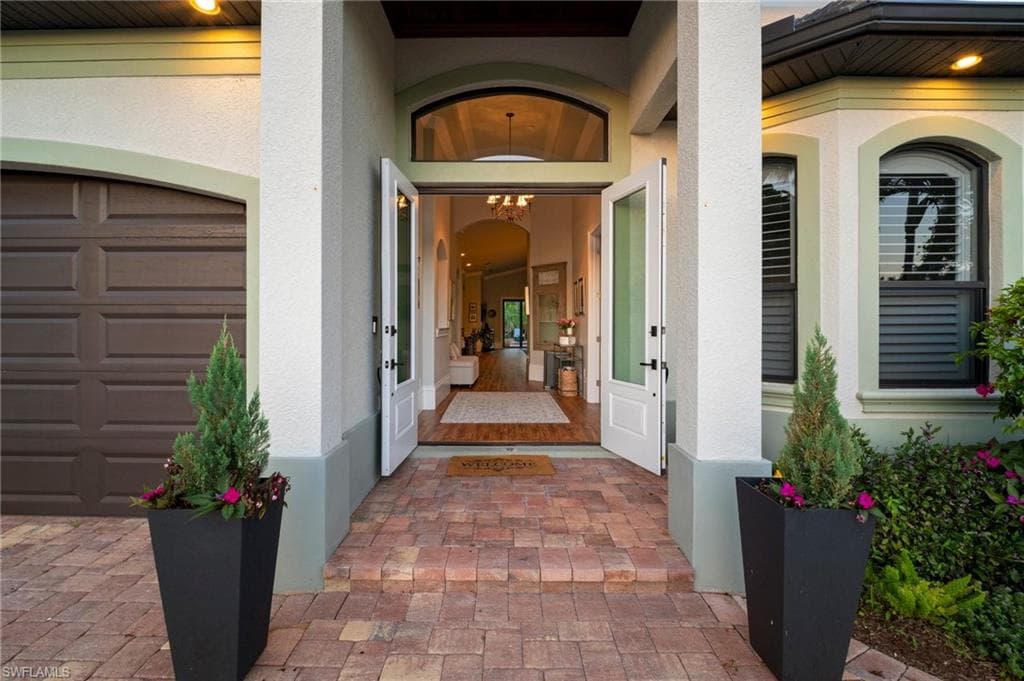 10340 Vanderbilt Dr, Naples, FL 34108-12