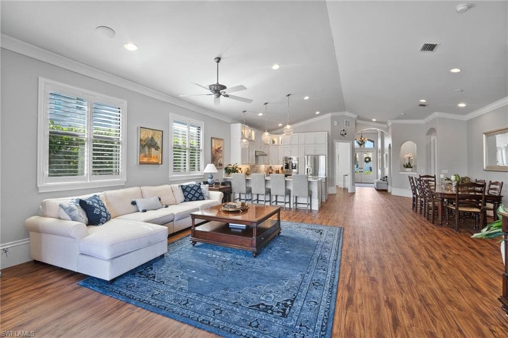 10340 Vanderbilt Dr, Naples, FL 34108-15