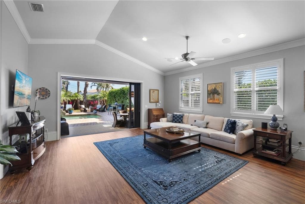 10340 Vanderbilt Dr, Naples, FL 34108-16