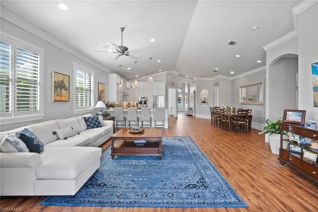10340 Vanderbilt Dr, Naples, FL 34108-17