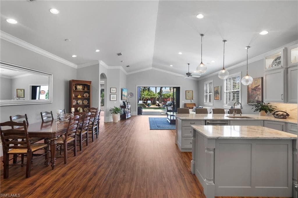 10340 Vanderbilt Dr, Naples, FL 34108-18