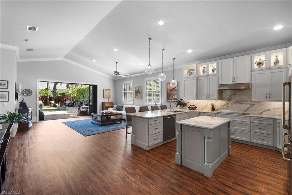 10340 Vanderbilt Dr, Naples, FL 34108-20